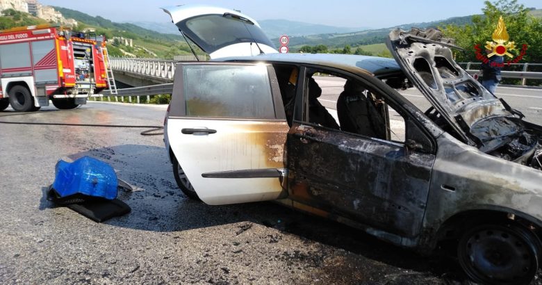CRONACA - A fuoco un'auto alimentata a gas, illeso il conducente