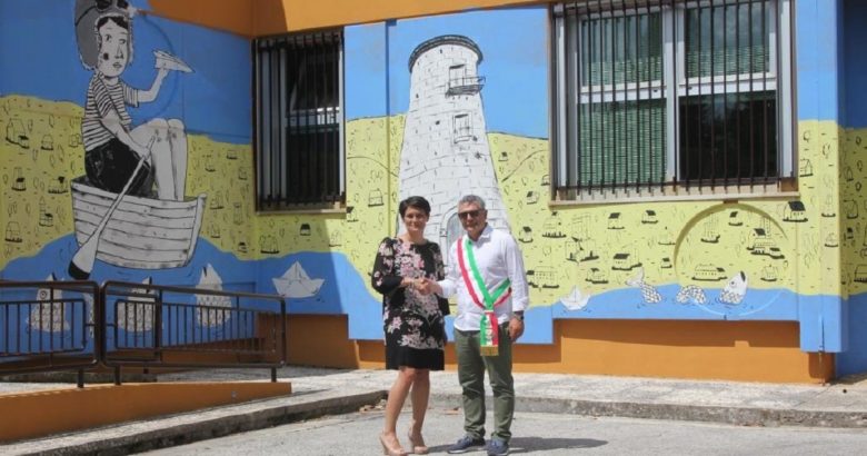  BARANELLO - Inaugurato il primo murale dipinto sulla facciata di un ufficio postale in Molise