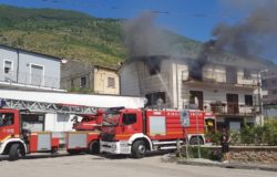 VENAFRO - Incendio, appartamento distrutto dal rogo