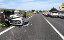 CRONACA - Incidente stradale, cinque auto coinvolte: una si ribalta. Tre persone in ospedale