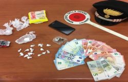 CRONACA - Colpo allo spaccio di droga un arresto, sequestro di cocaina, hashish e soldi