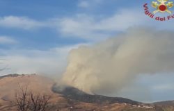 Vasto incendio su Monte Sant'Onofrio, fiamme divorano 5 ettari di bosco