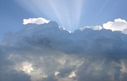 METEO - Qualche nube sparsa, peggiora nei prossimi giorni
