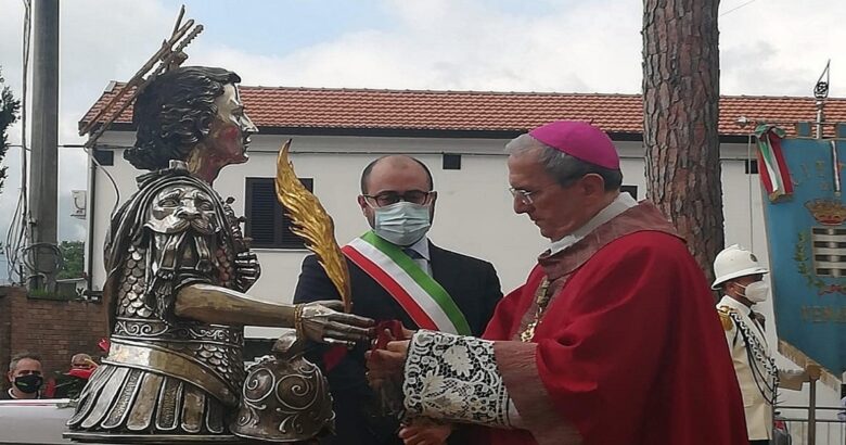 VENAFRO - Santi Martiri, il Sindaco Ricci consegna le chiavi della città al Vescovo Cibotti