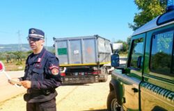 rifiuti speciali, denunciati, carabinieri forestali