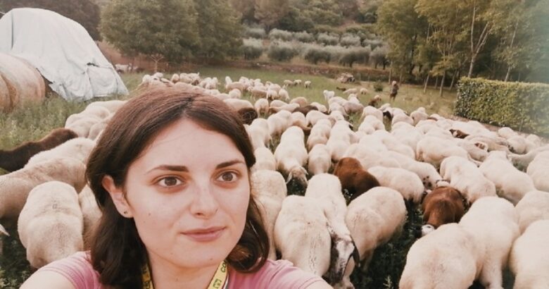 GPS, pecore, gregge, giovane allevatrice, Sesto Campano Anna Martone