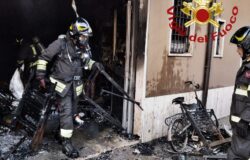 Incendio, garage, Ripalimosani, locale, materiale, distrutto