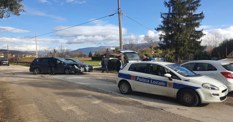 Venafro, incidente, Lungorava, via Maria Pia, scontro, auto